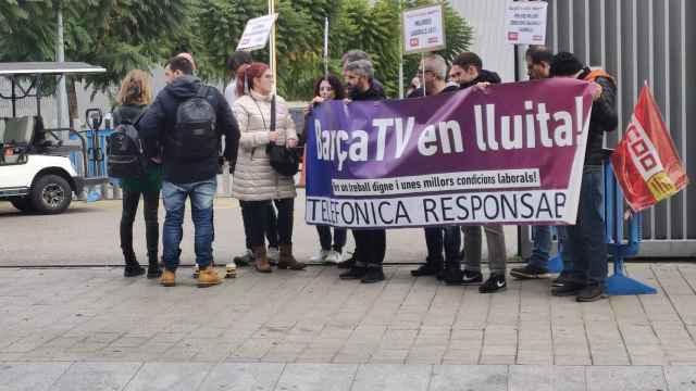 Los trabajadores de Barça TV protestan en la Ciutat Esportiva