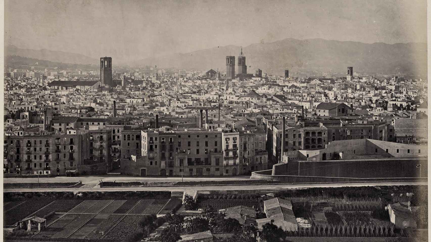 Vista panorámica de Barcelona desde Montjuic, 1872
