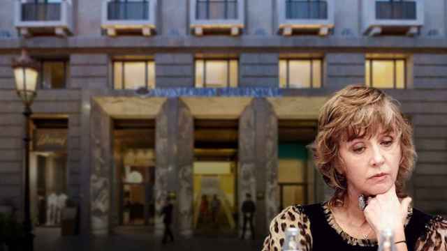 María Reig, accionista de referència de Crèdit Andorrà, con el Hotel Mandarin al fondo