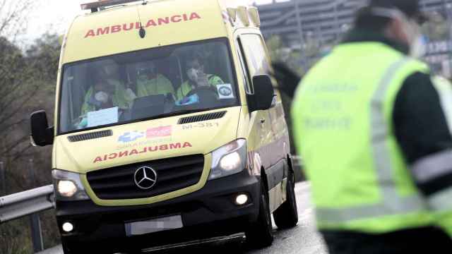 Una ambulancia de transporte urgente en la Comunidad de Madrid
