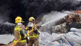 Incendio en una nave industrial en Sabadell