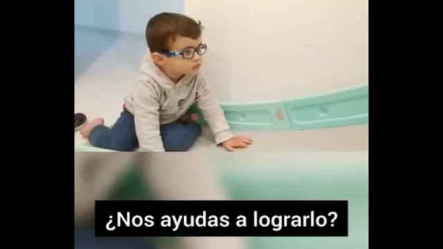 Alejandro, el niño con distrofia neuroaxonal que necesita dinero para financiar su terapia