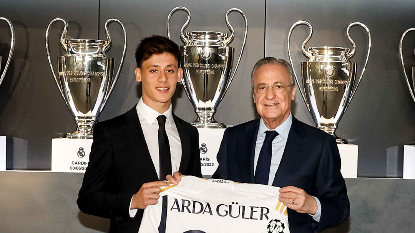 Arda Güler y Florentino Pérez, en la presentación del nuevo jugador del Real Madrid