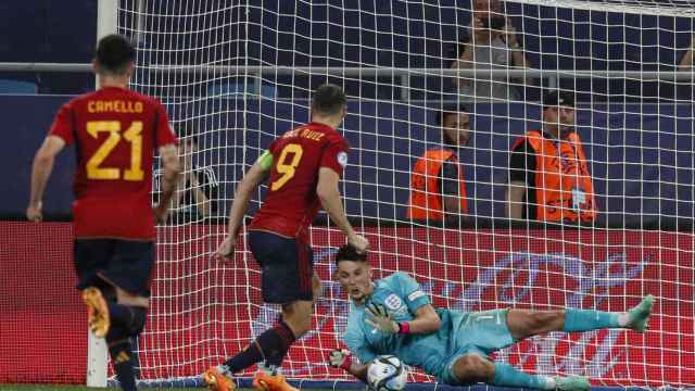 Abel Ruiz falla un penalti en la final del Europeo sub-21