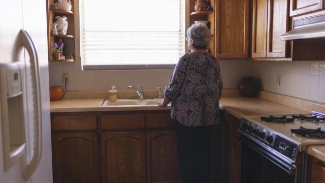 Casi 10.000 personas de 65 o más años reciben la RGI en Euskadi / GETTY IMAGES