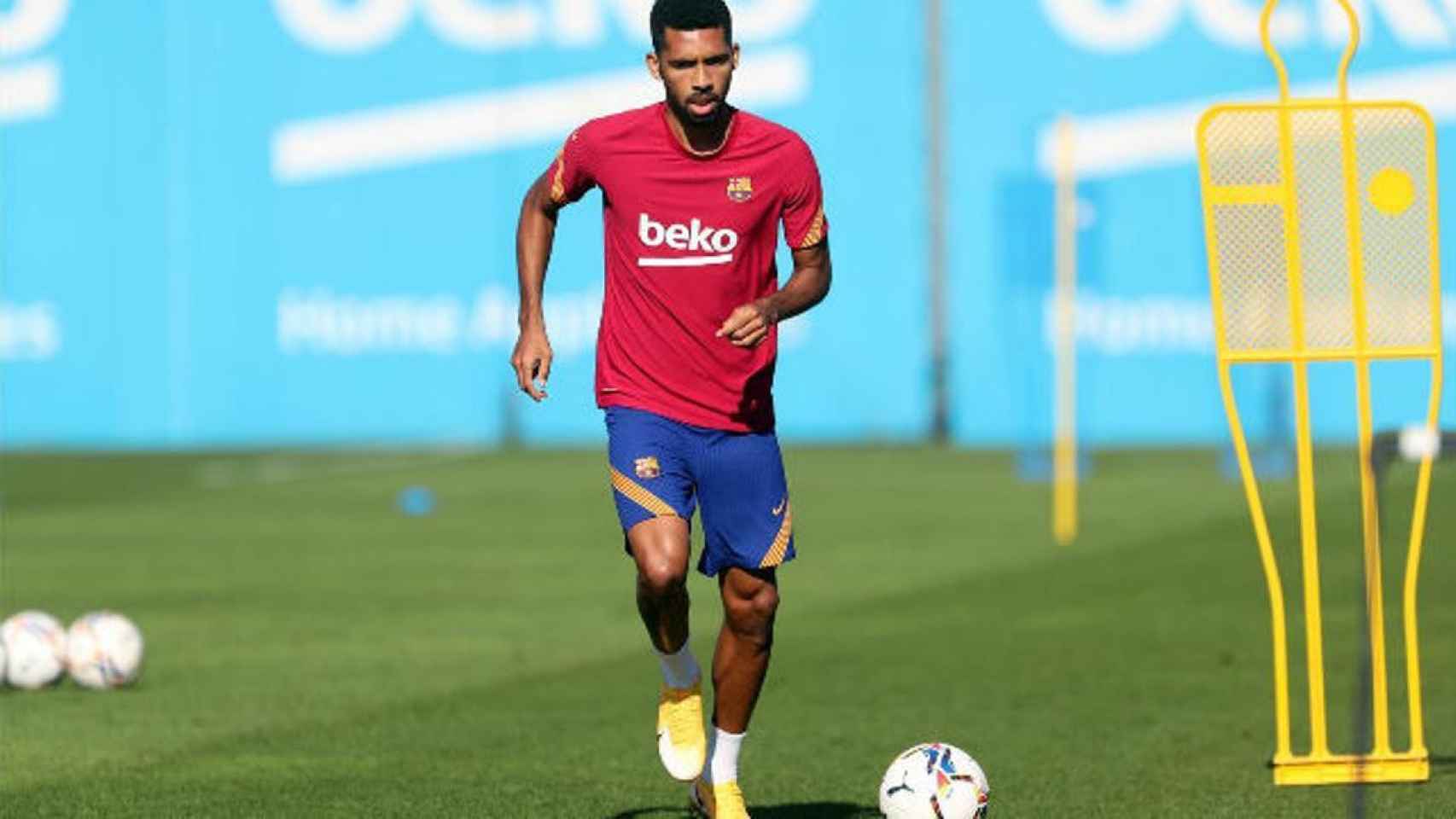 Matheus Fernandes en un entrenamiento con el Barça