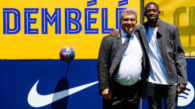 Laporta abraza a Dembelé en la renovación contractual del francés con el Barça