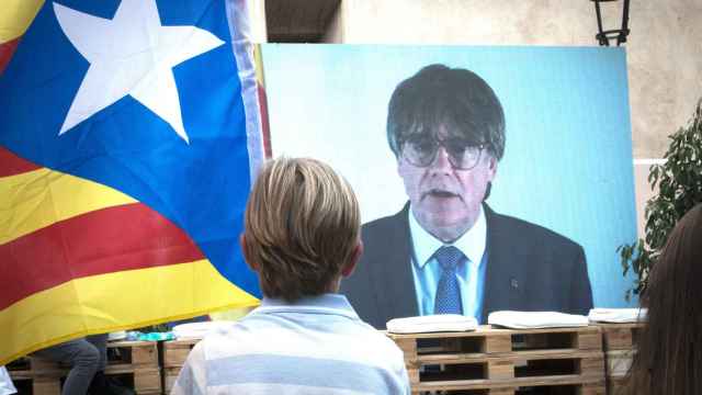 Carles Puigdemont, en la pantalla ayer en el mitin central de Junts