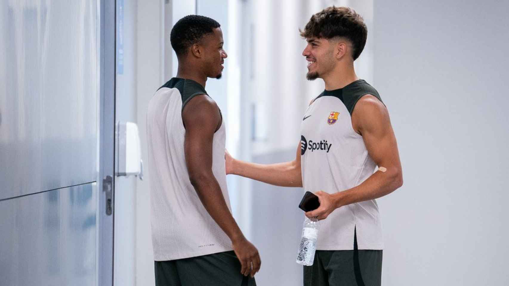 Ansu Fati y Ez Abde se reencuentran en la vuelta a los entrenamientos del Barça