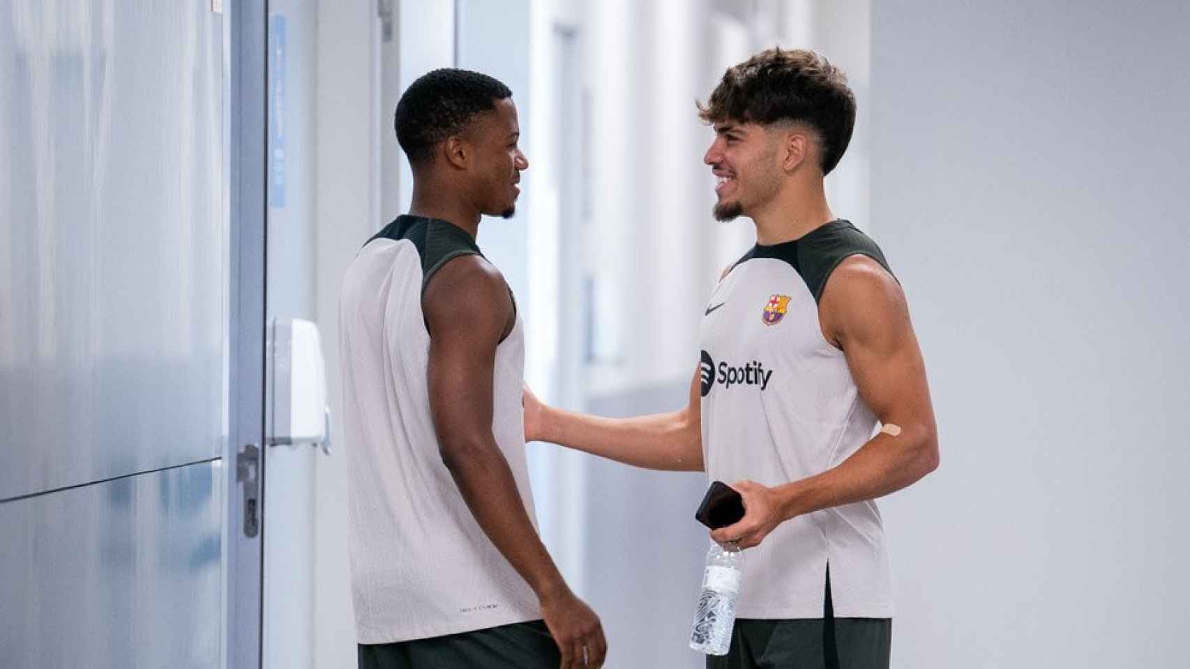 Ansu Fati y Ez Abde se reencuentran en la vuelta a los entrenamientos del Barça