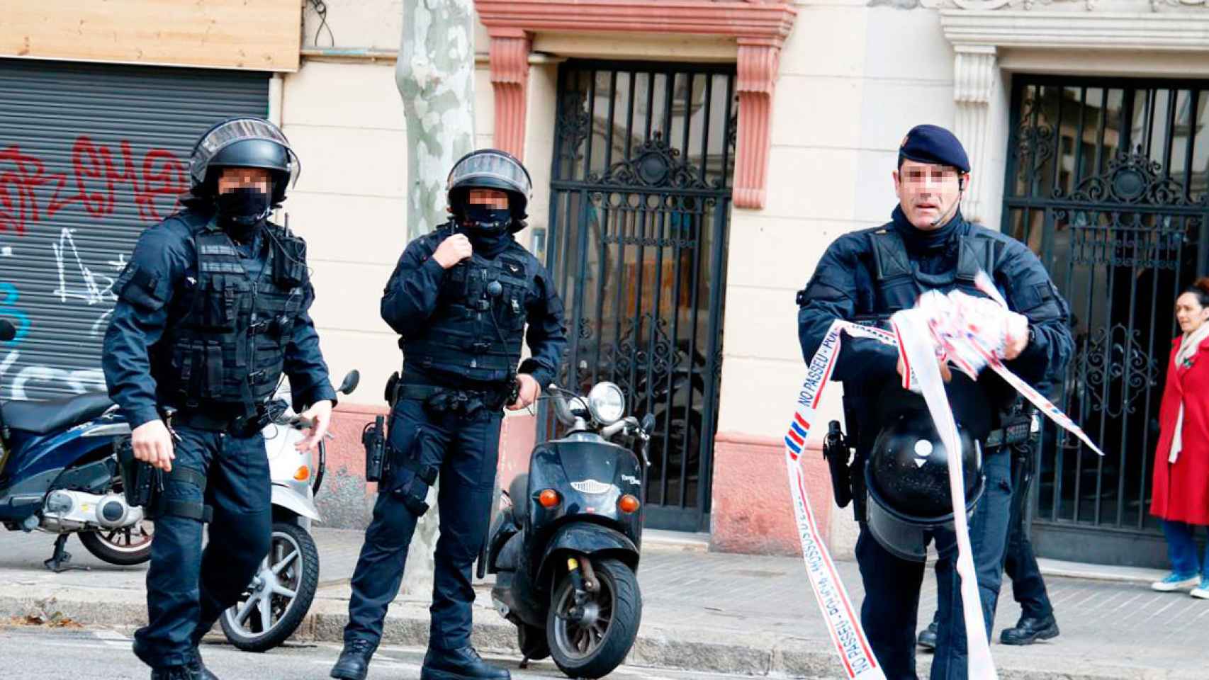 Tres agentes de Mossos d'Esquadra, en el desahucio del 'Bloc Llavors' de Barcelona