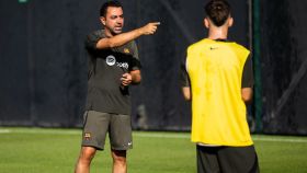 Xavi dirige uno de los entrenamientos de la pretemporada del Barça
