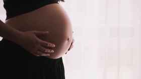 Una mujer embarazada: la mayoría sufre de ardor de estómago durante la gestación