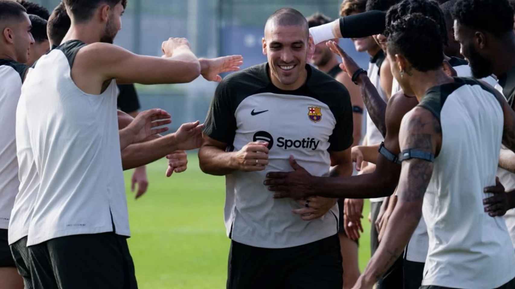 Capotes a Oriol Romeu en su primer entrenamiento en el Barça