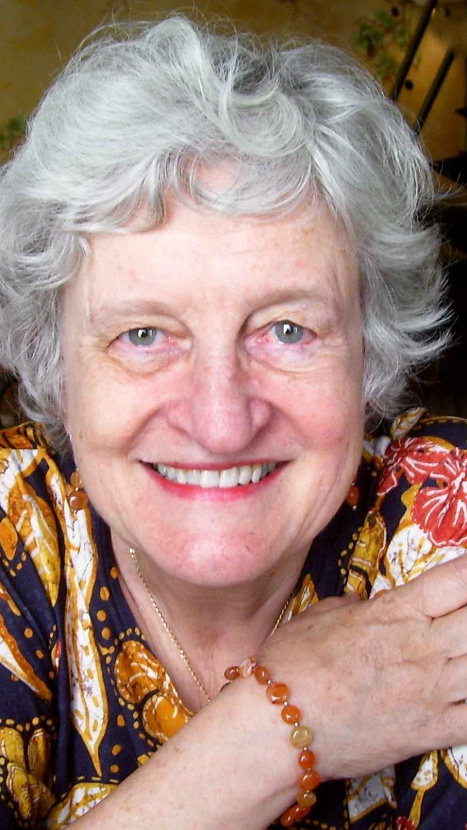 Margaret Visser, la autora de 'Los rituales en la mesa' / ANTONI BOSCH EDITOR