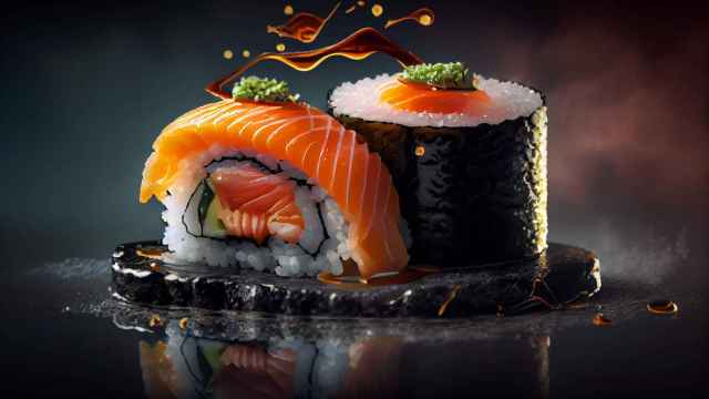 Delicioso plato de un buffet de sushi
