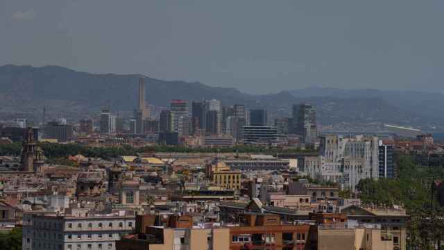 Varios edificios de viviendas vistos desde el mirador del Poble Sec, en Barcelona