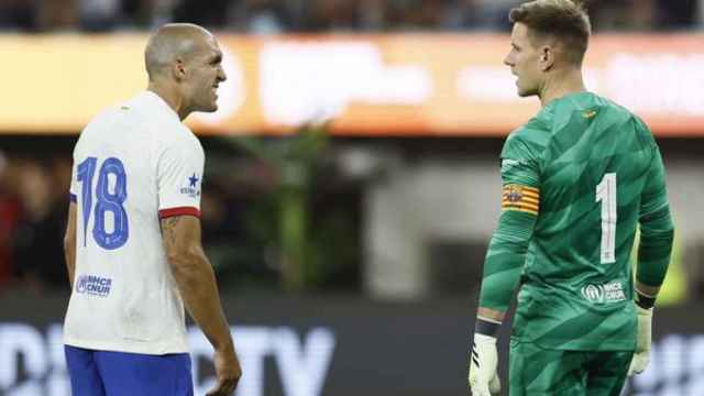 Oriol Romeu y Ter Stegen hablan sobre el césped