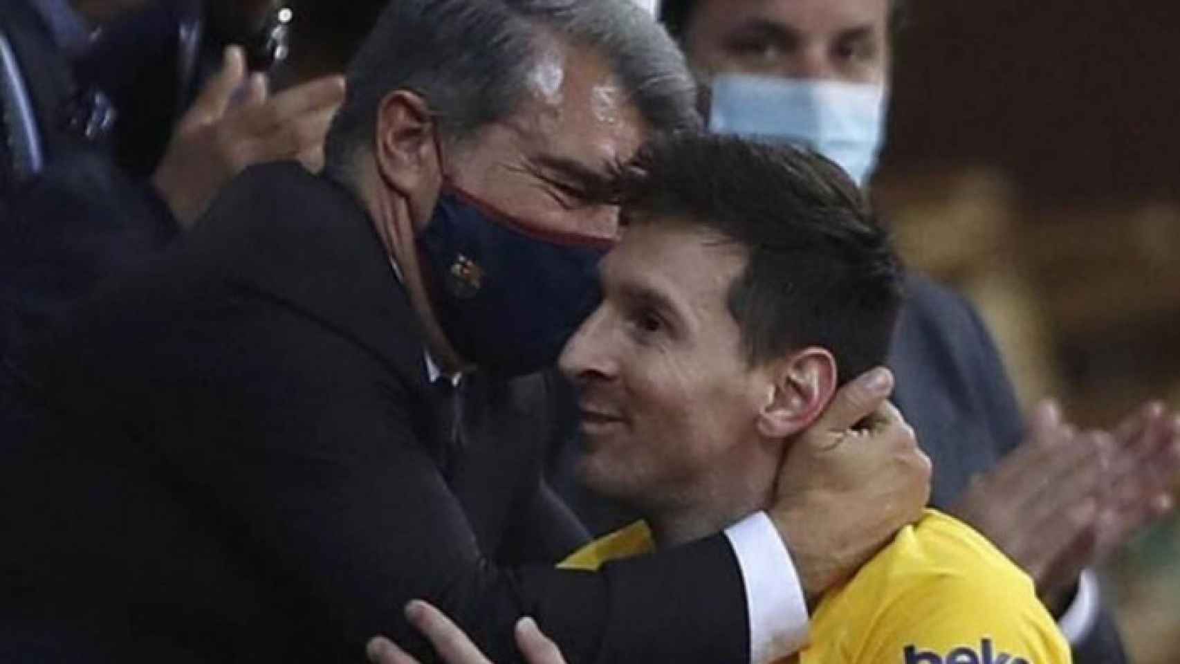 El abrazo entre Laporta y Messi tras la conquista de la Copa del Rey