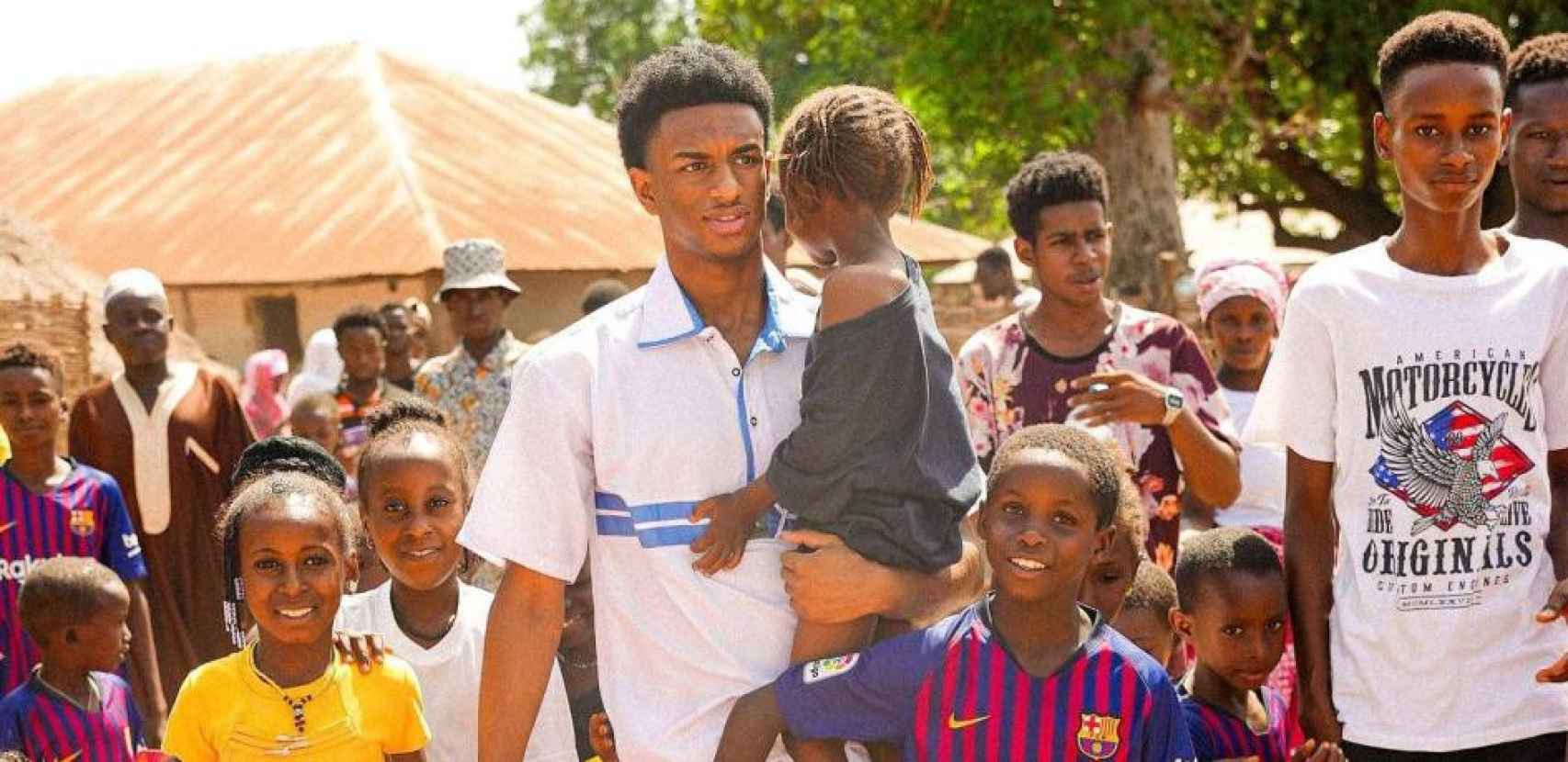 Alejandro Balde viaja con su familia a Guinea Bissau, lugar de nacimiento de su padre