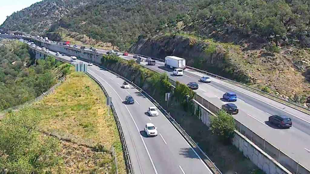 Instante de la operación salida de verano en la autopista AP-7 en Girona