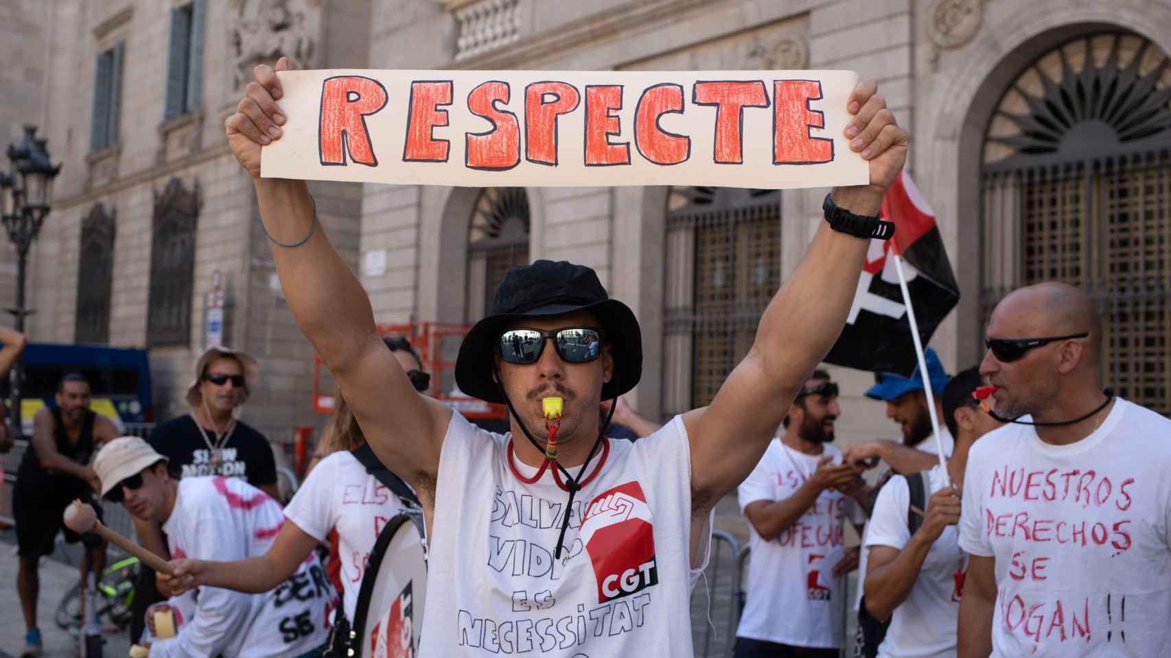 Concentración de socorristas en huelga el 28 de julio en la Plaza de Sant Jaume