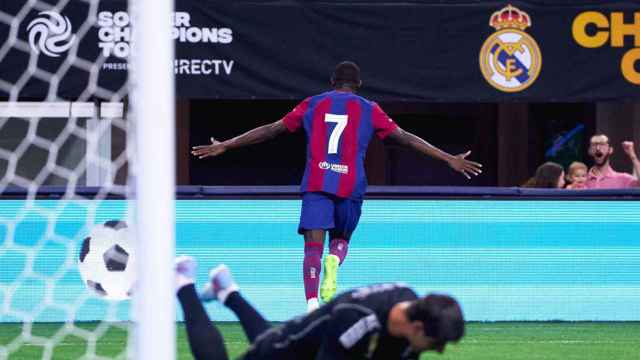 Dembelé celebra su gol al Real Madrid en Dallas haciendo el avión