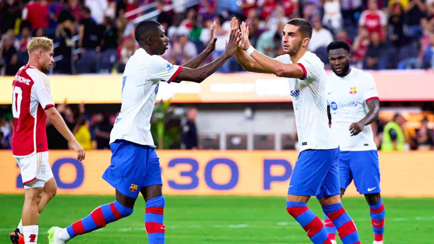 Ousmane Dembelé y Ferran Torres, juntos en el partido de la gira de verano contra el Arsenal