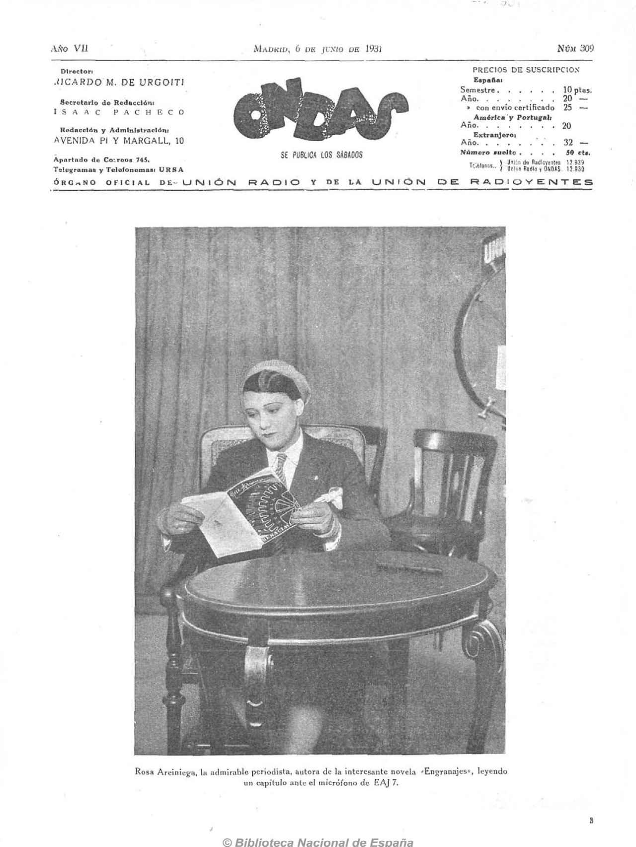 Rosa Arciniega lee un capítulo de ‘Engranajes’ en la emisora madrileña Unión Radio en una fotografía reproducida en la portada de ‘Ondas’ (6 de junio de 1931)