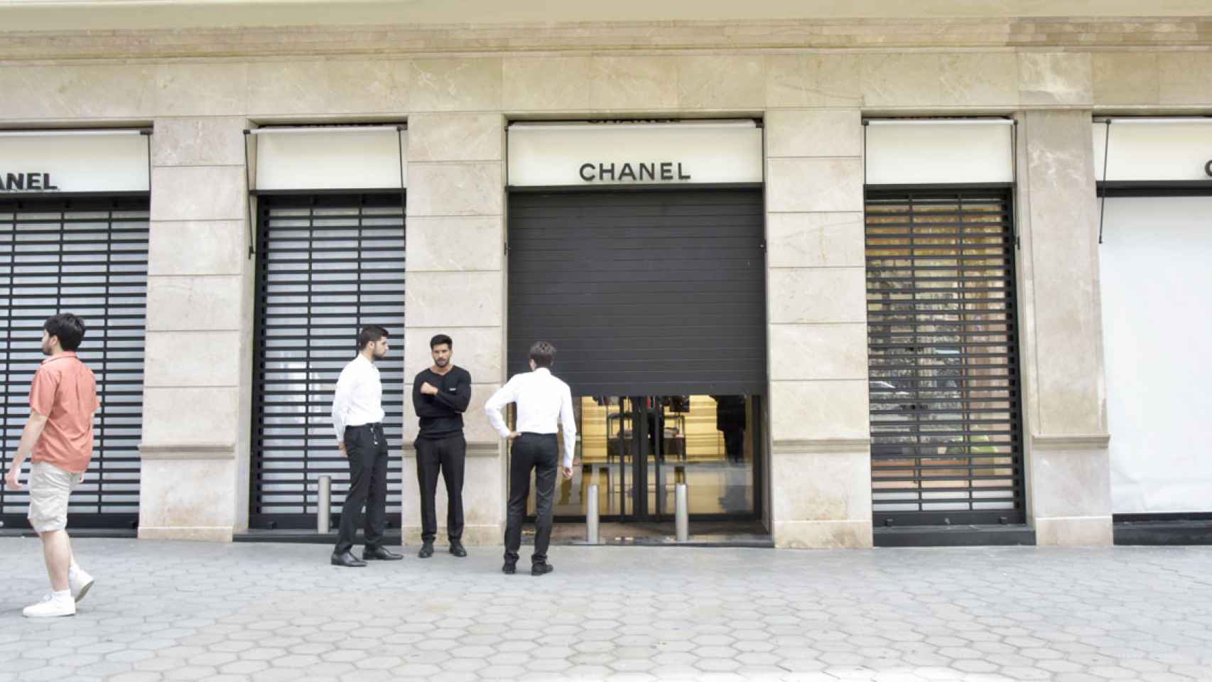 Imagen del alunizaje de Chanel  en el Paseo de Gracia de Barcelona