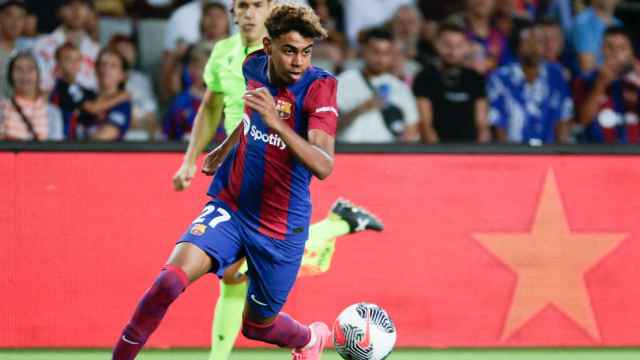 Lamine Yamal controla un balón en el Trofeo Joan Gamper