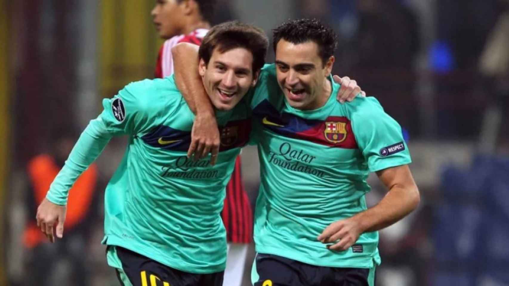 Messi y Xavi celebrando un gol con el Barça