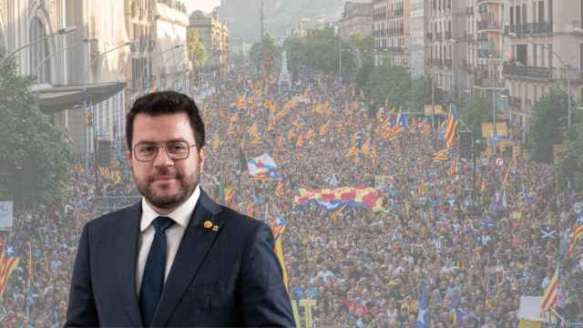 Fotomontaje del presidente de la Generalitat, Pere Aragonès, y una manifestación de la Diada de 2022
