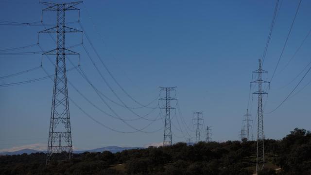 Varias torres de alta tensión / Eduardo Parra - Europa Press