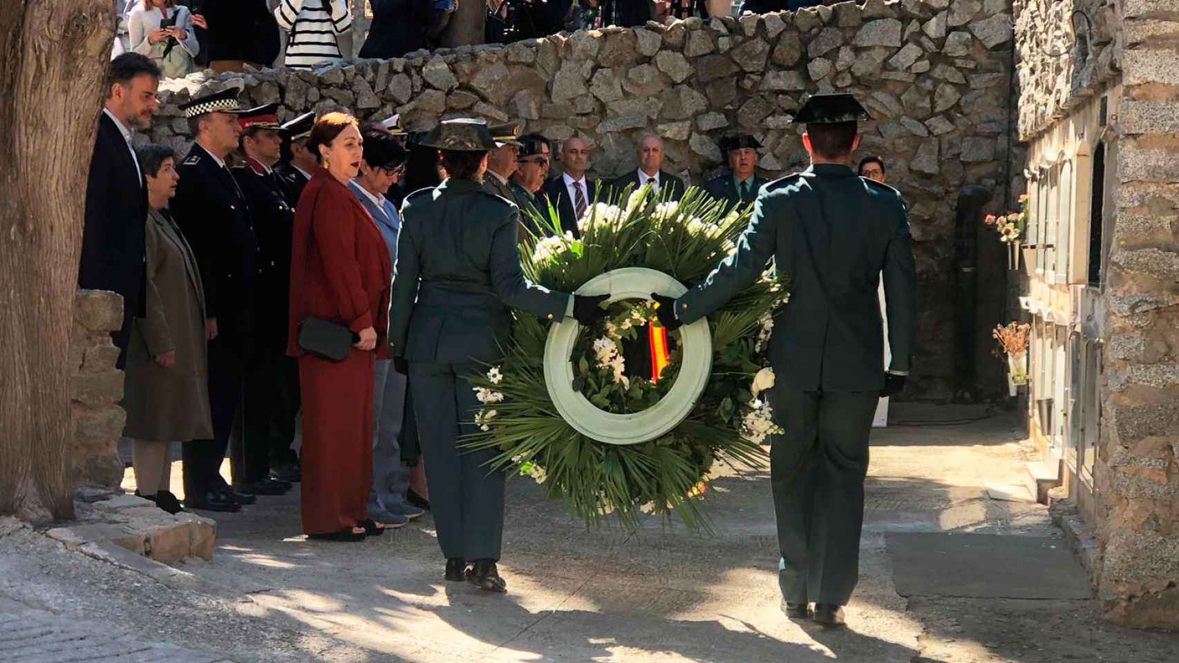 Instante del homenaje al general Antonio Escobar en Montjuïc el 12 de abril