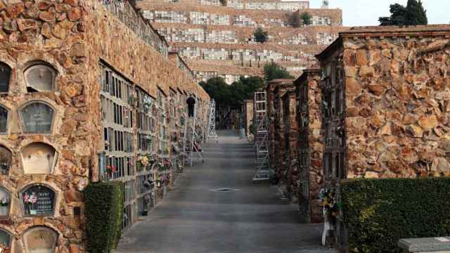 Vista de una calle del Cementerio de Montjuïc, en Barcelona