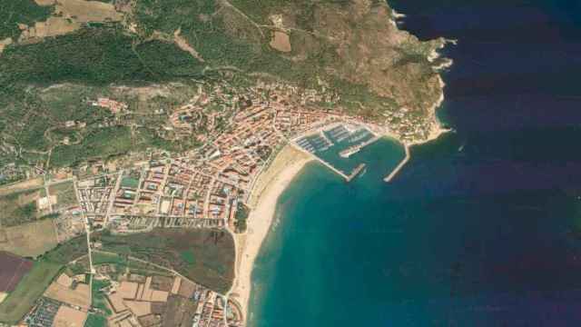 Vista aérea de L'Estartit y su playa