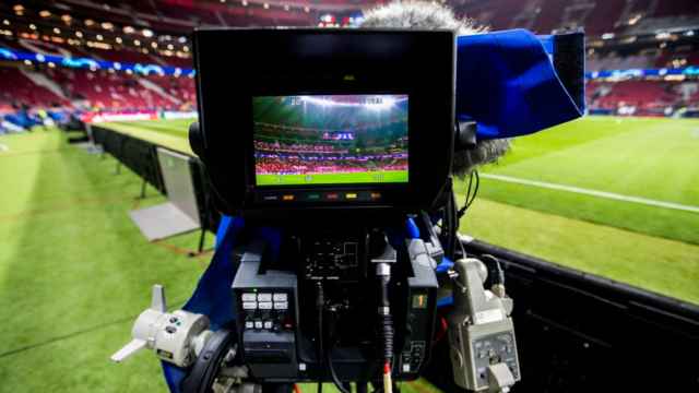 Cámaras de retransmisión antes de un partido de fútbol femenino en Europa / REDES