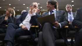 Jordi Turull (i), secretario general de Junts, con el 'expresident' prófugo Carles Puigdemont