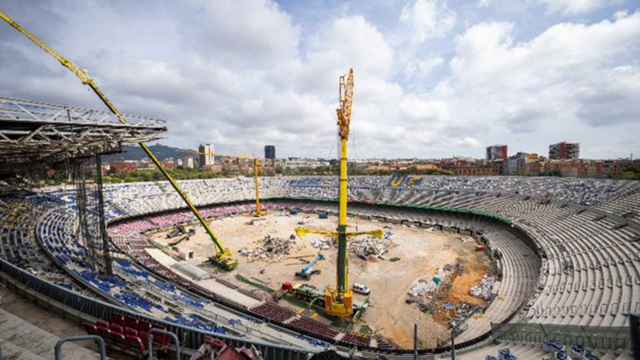 El Camp Nou, con un aspecto fantasmal durante las obras de remodelación / FCB