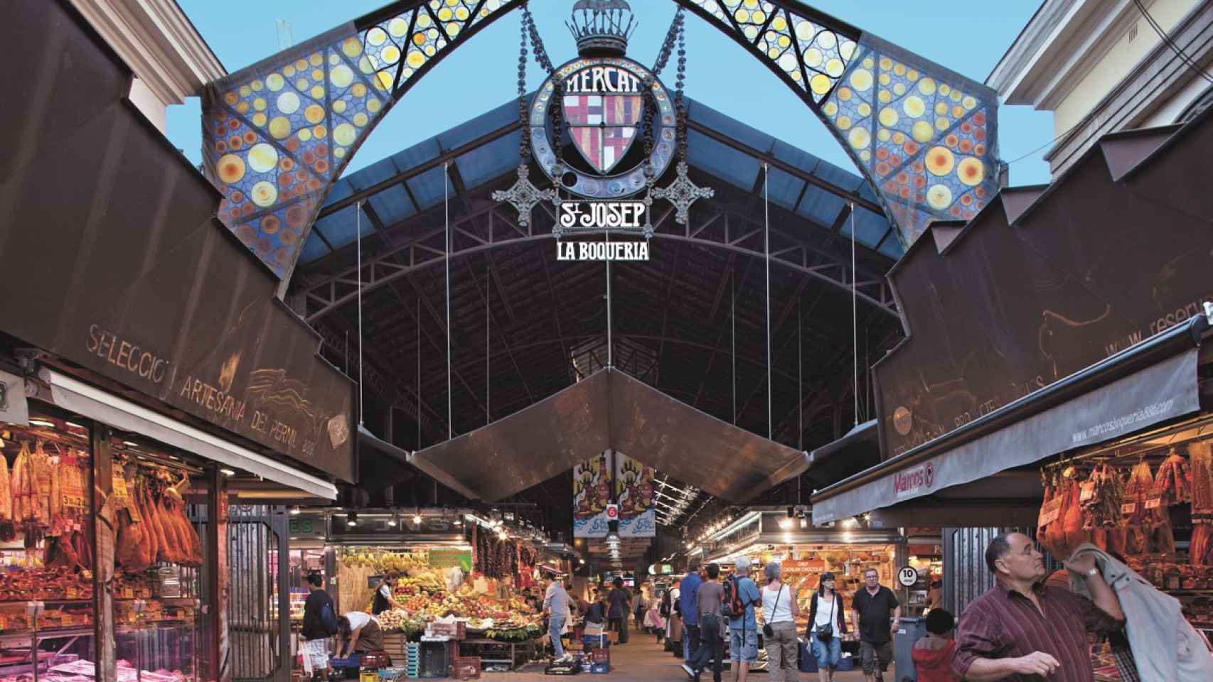 La histórica entrada al Mercado de La Boquería de Barcelona