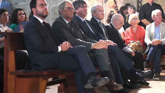 (I-D) El presidente de la Generalitat, Pere Aragonès, y los expresidentes de la Generalitat Quim Torra, Carles Puigdemont, José Montilla y Jordi Pujol durante el homenaje al músico Pau Casals