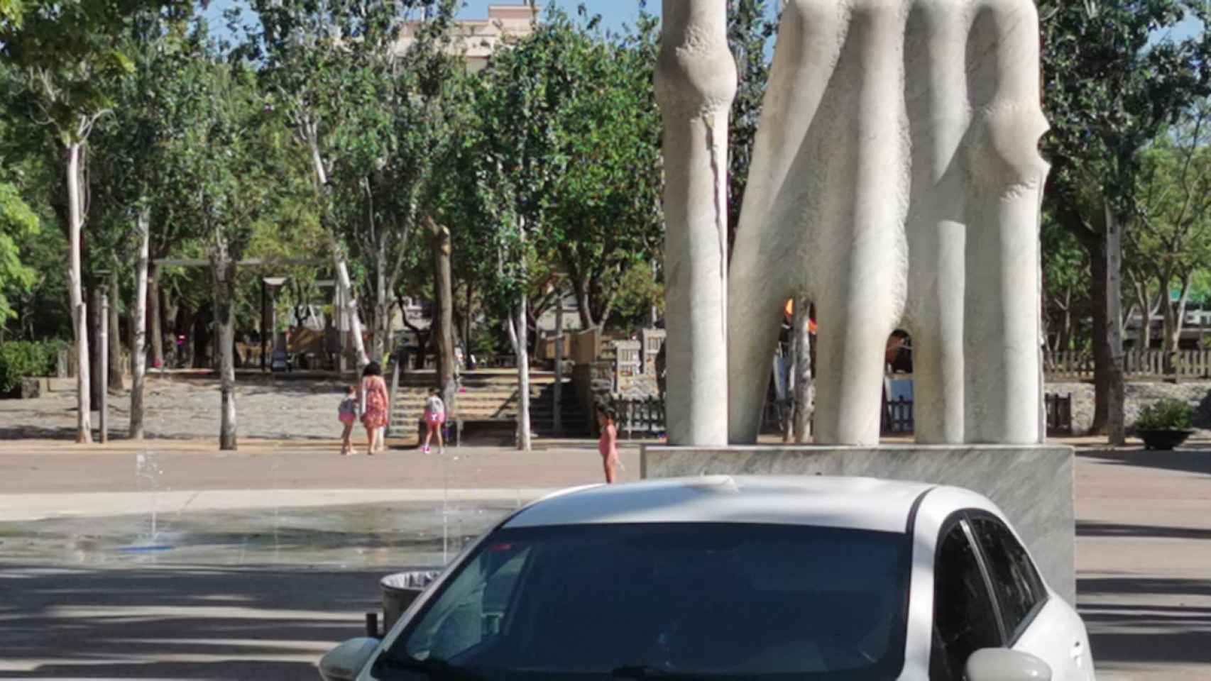 Juegos infantiles con chorros de agua en el Prat