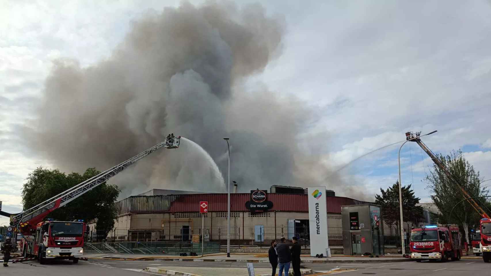 Incendio de la fábrica de Schara en la Zona Franca en mayo