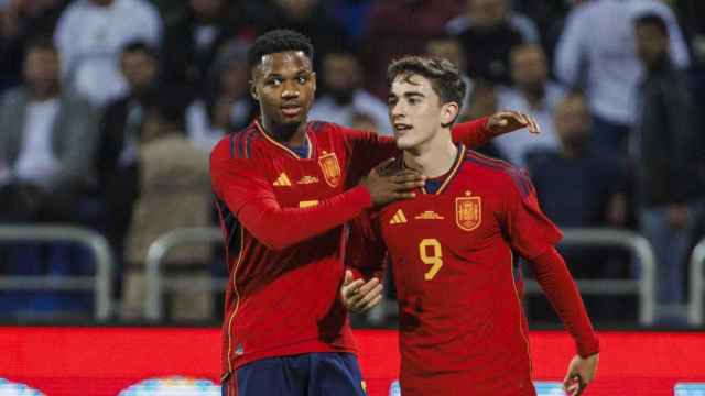 Ansu y Gavi en un partido con la selección española