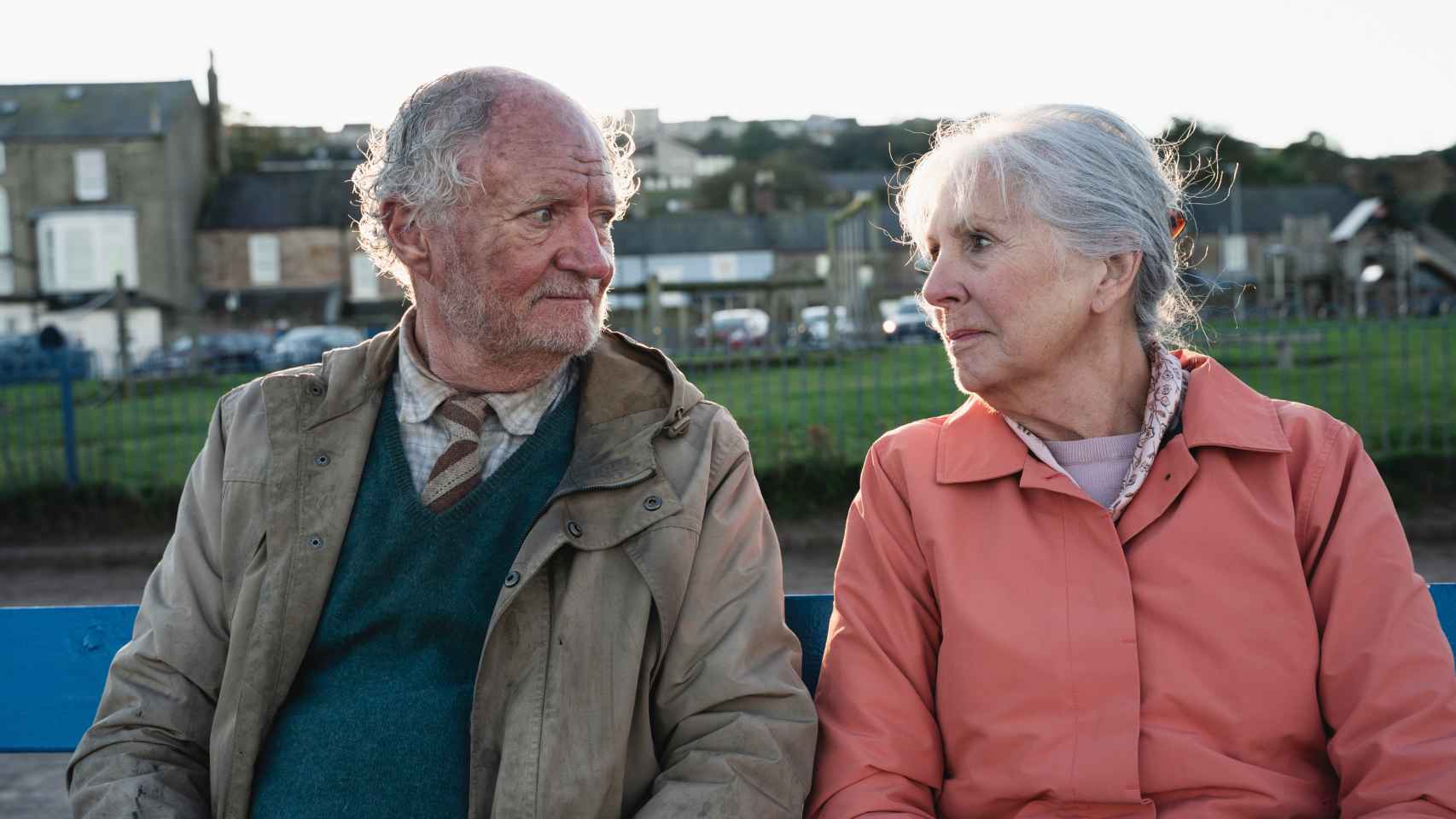 Jim Broadbent y Penelope Wilton en 'El viaje de Harold'