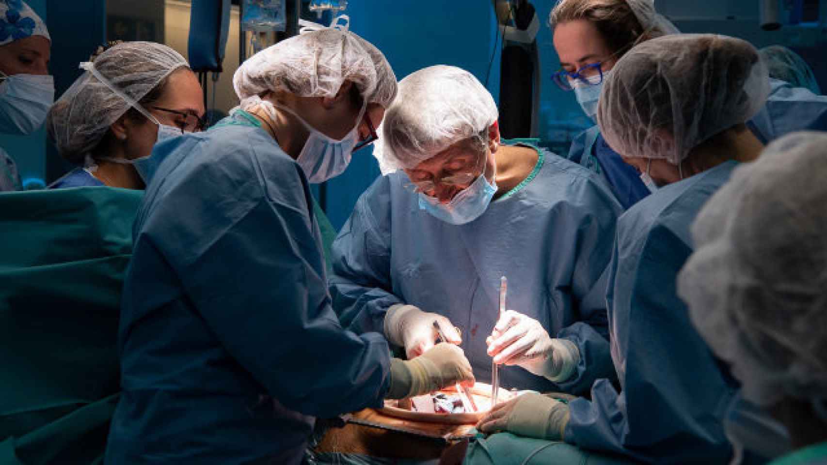 Imagen de una operación en el Hospital Clínic Barcelona
