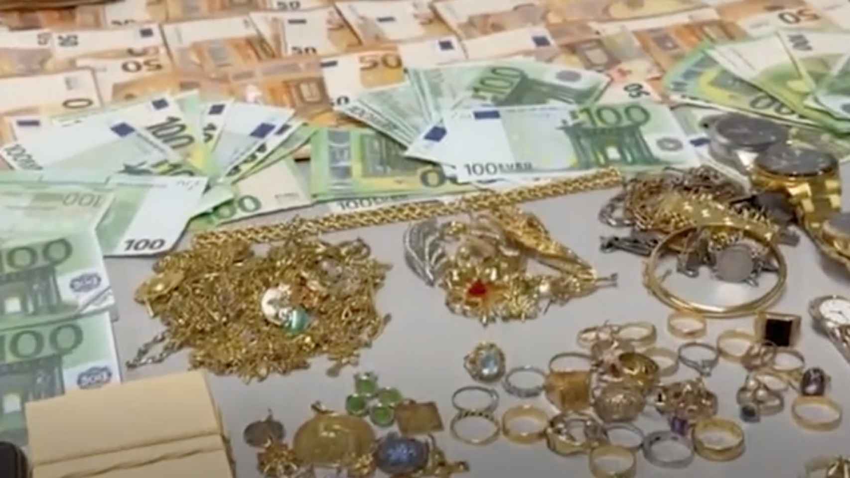 Dinero y joyas incautadas por los Mossos