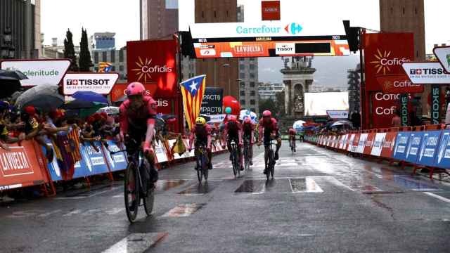Pocas banderas independentistas en la Vuelta ciclista en Barcelona