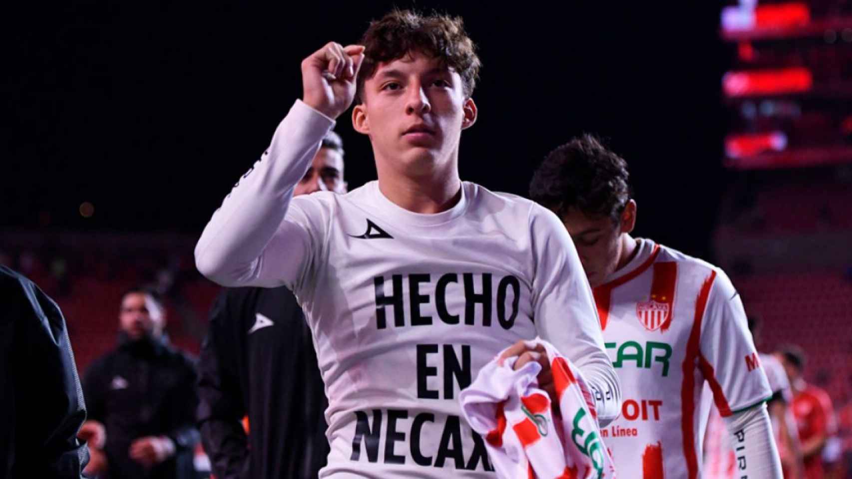 Heriberto Jurado, crack del Club Necaxa, celebrando un gol
